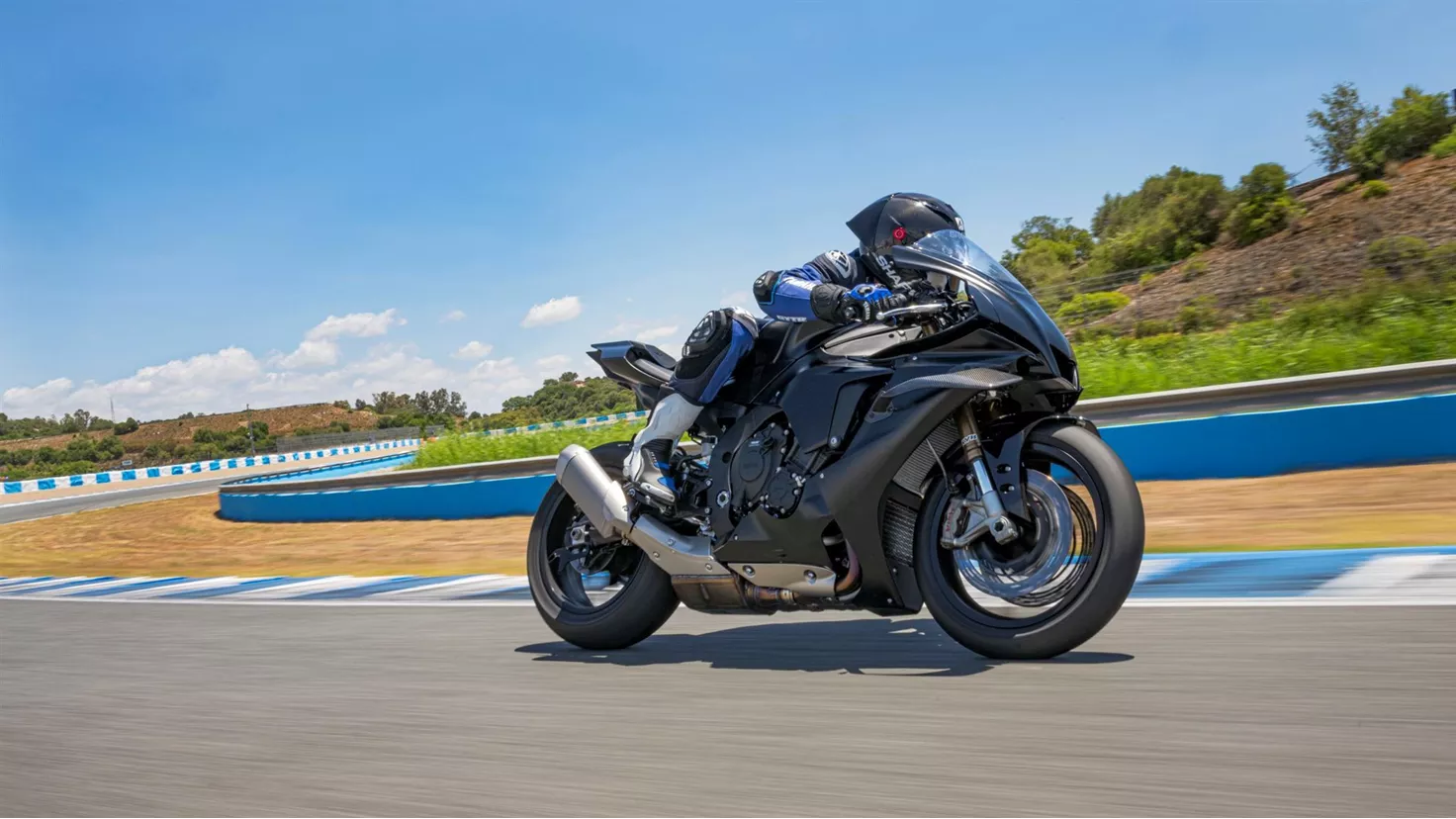 Yamaha R1 RACE 2026 - technical data, prices, reviews