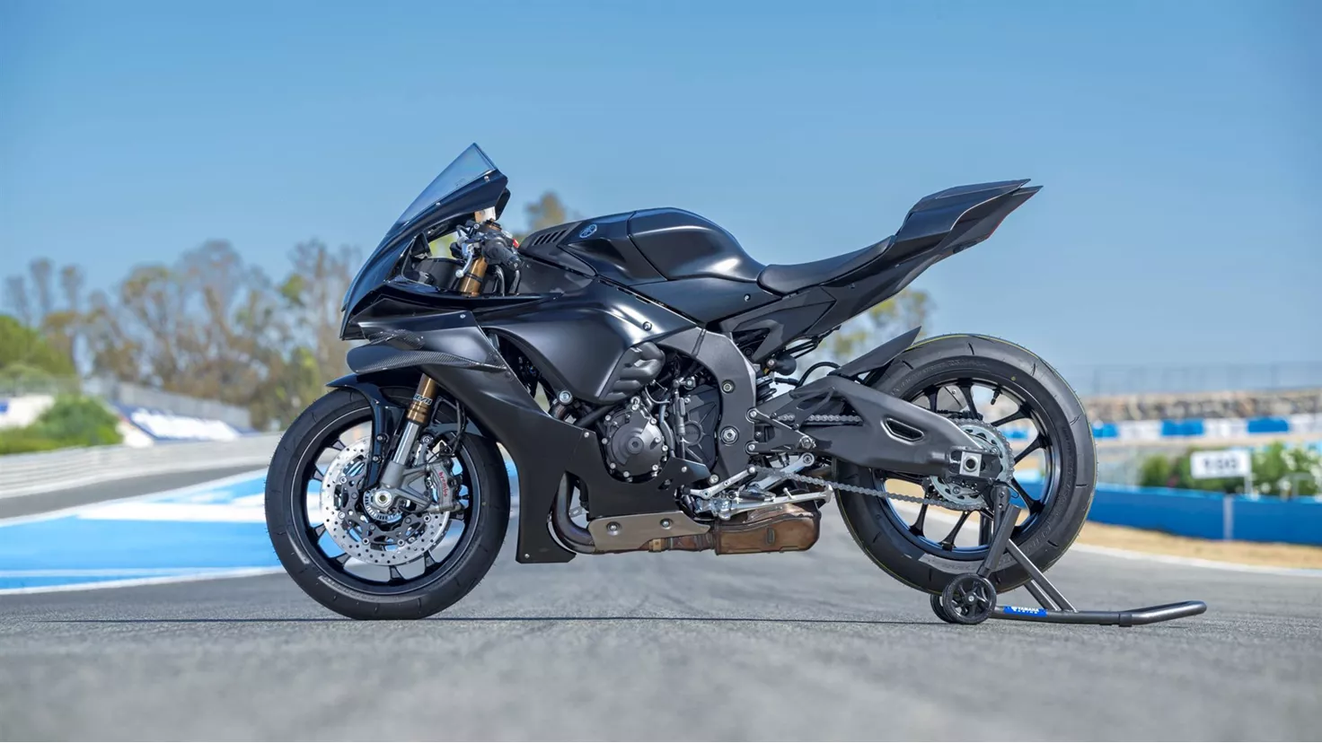 Yamaha R1 RACE 2026 - technical data, prices, reviews
