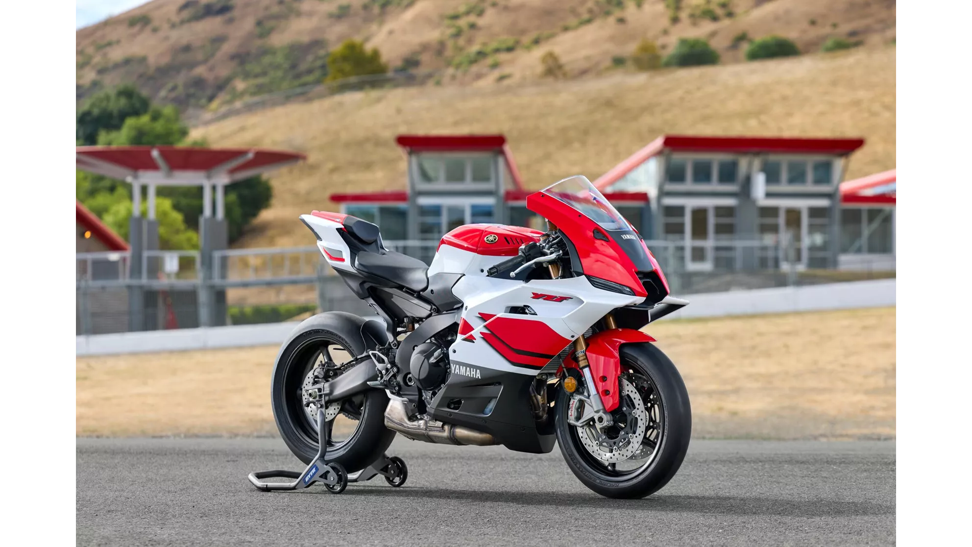 Yamaha R9 - Image 2 Yamaha R9 - Image 2