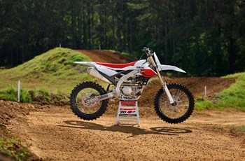 Yamaha YZ450F 70th Anniversary Edition 2026 - Bild 6 Yamaha YZ450F 70th Anniversary Edition 2026 - Bild 6