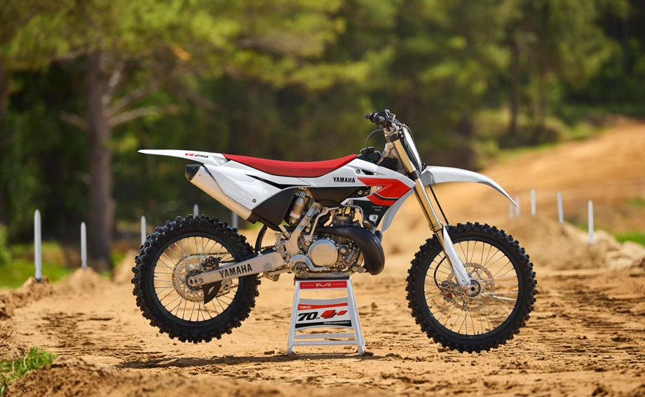 Yamaha YZ250LC 70th Anniversary Edition Bild 4: Yamaha YZ250LC 70th Anniversary Edition