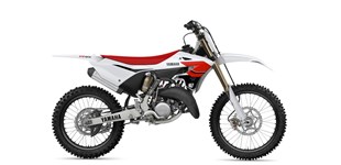 Yamaha YZ125LC 70th Anniversary Edition 2026 vs Aprilia Tuono 125 2023