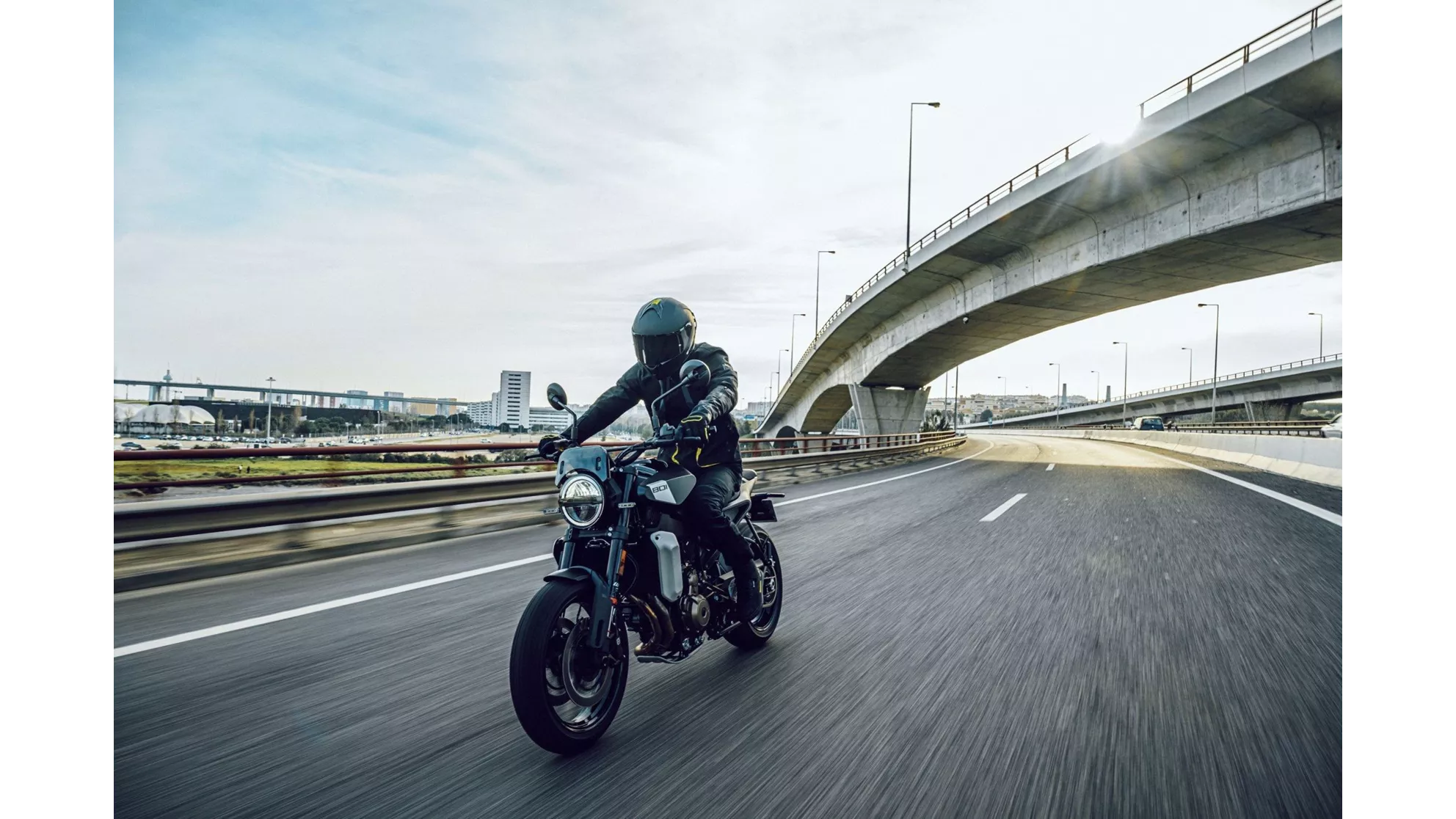 Husqvarna Svartpilen 801 L - Kép 1 Husqvarna Svartpilen 801 L - Kép 1