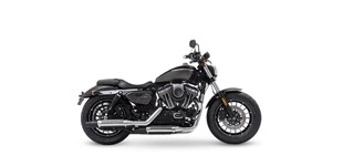 Harley-Davidson Sportster XL 1200C Custom 2009 vs SWM Stormbreaker V 1200 2026