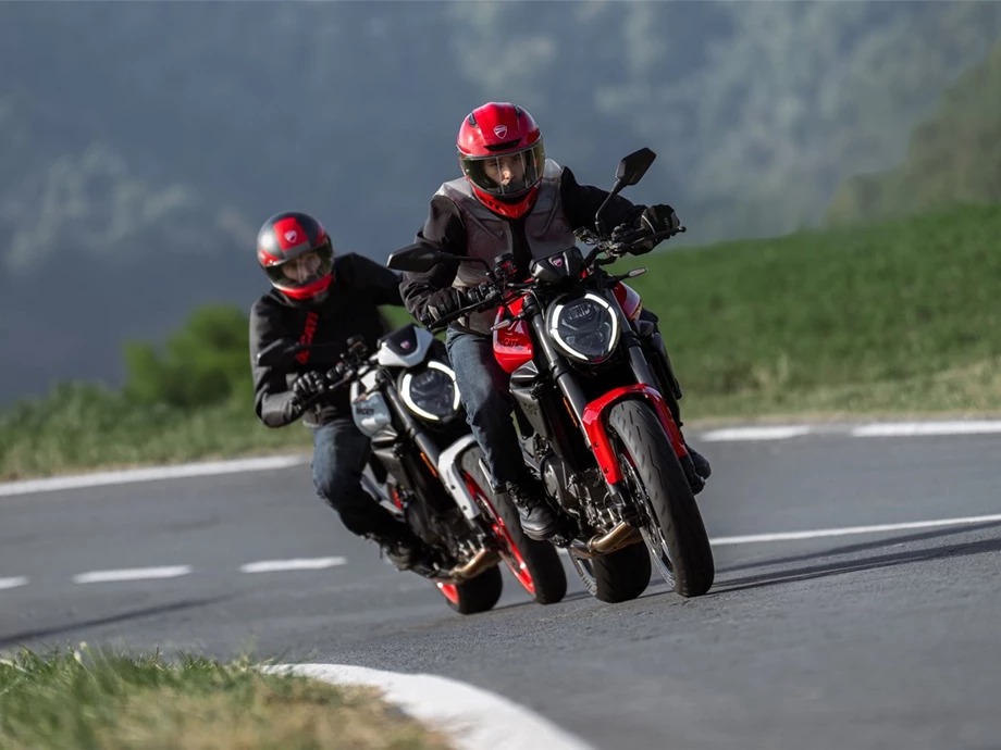 Ducati Monster + Bild 2: Ducati Monster +