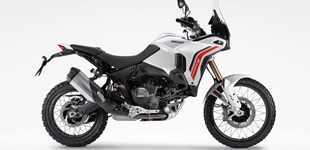 Yamaha Tenere 700 Rally Edition 2022 vs Ducati DesertX 2026