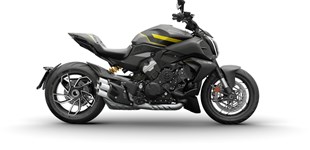 Ducati Diavel V4 2025 vs Ducati Diavel V4 2026