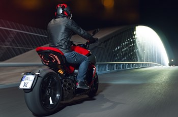 Ducati Diavel V4 2026 - Bild 15