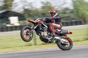 Ducati Hypermotard 698 Mono RVE 2026 - Immagine 3