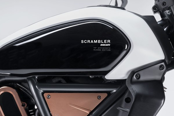 Ducati Scrambler 10° Anniversario Rizoma Edition () - Bild 6