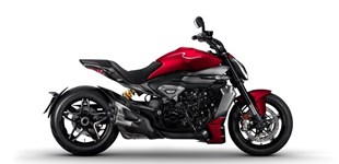 Triumph Rocket 3 Storm R 2025 vs Ducati XDiavel V4 2026