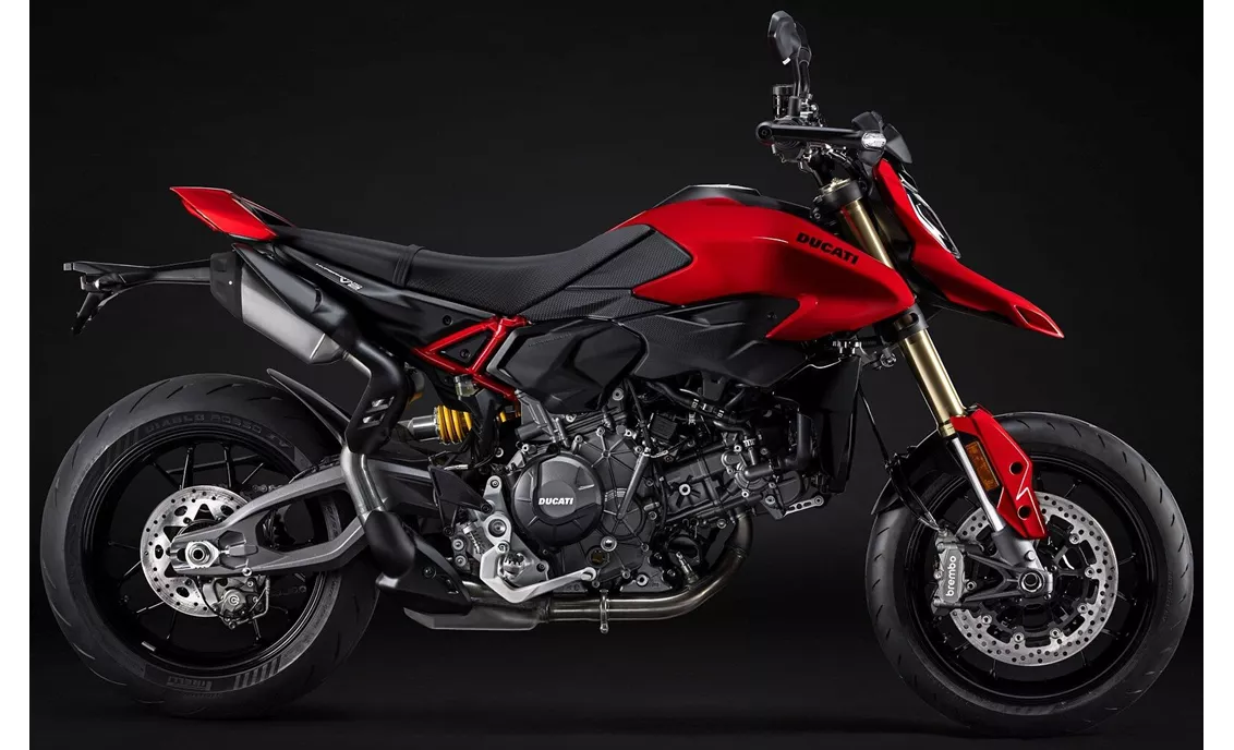 Ducati Panigale V2 2024 vs Ducati Hypermotard V2 2026