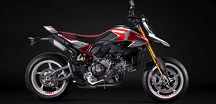 Ducati Hypermotard V2 SP 2026 vs Ducati Streetfighter V2 S 2025