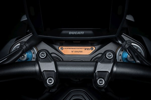 Ducati Hypermotard V2 SP 100 () - Bild 4
