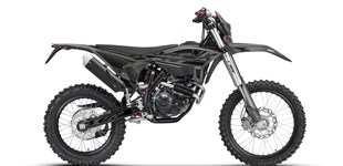 Beta RR 4T 125 T X Special Edition 2026 vs Beta RR 125 4T LC Enduro 2022