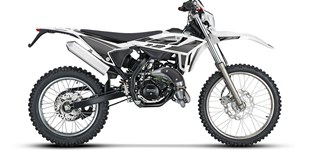 Beta RR 50 2026 vs Sherco 50 SM-R BLACKMOON 2024