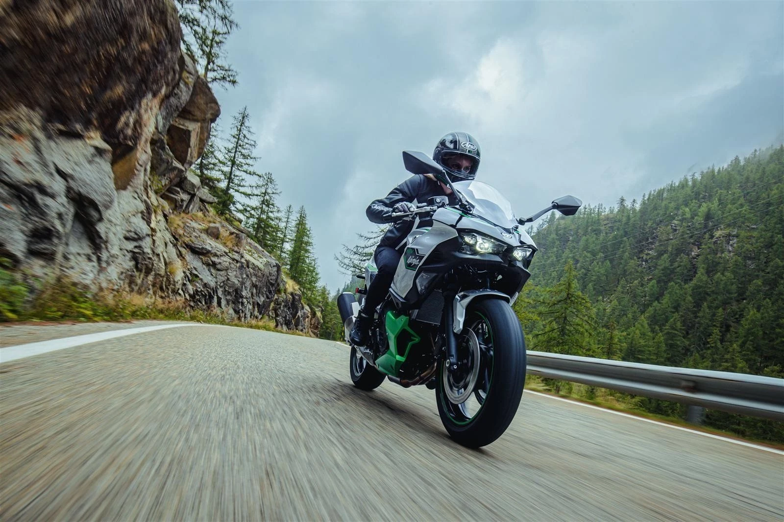 Kawasaki Ninja 7 Hybrid - Imagem 6