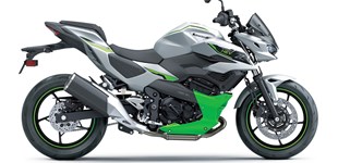 Kawasaki Z900 RS 2022 vs Kawasaki Z7 Hybrid 2026