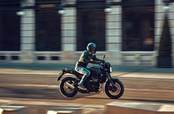 Kawasaki Z900 RS Black Ball Edition 2026 - Bild 3