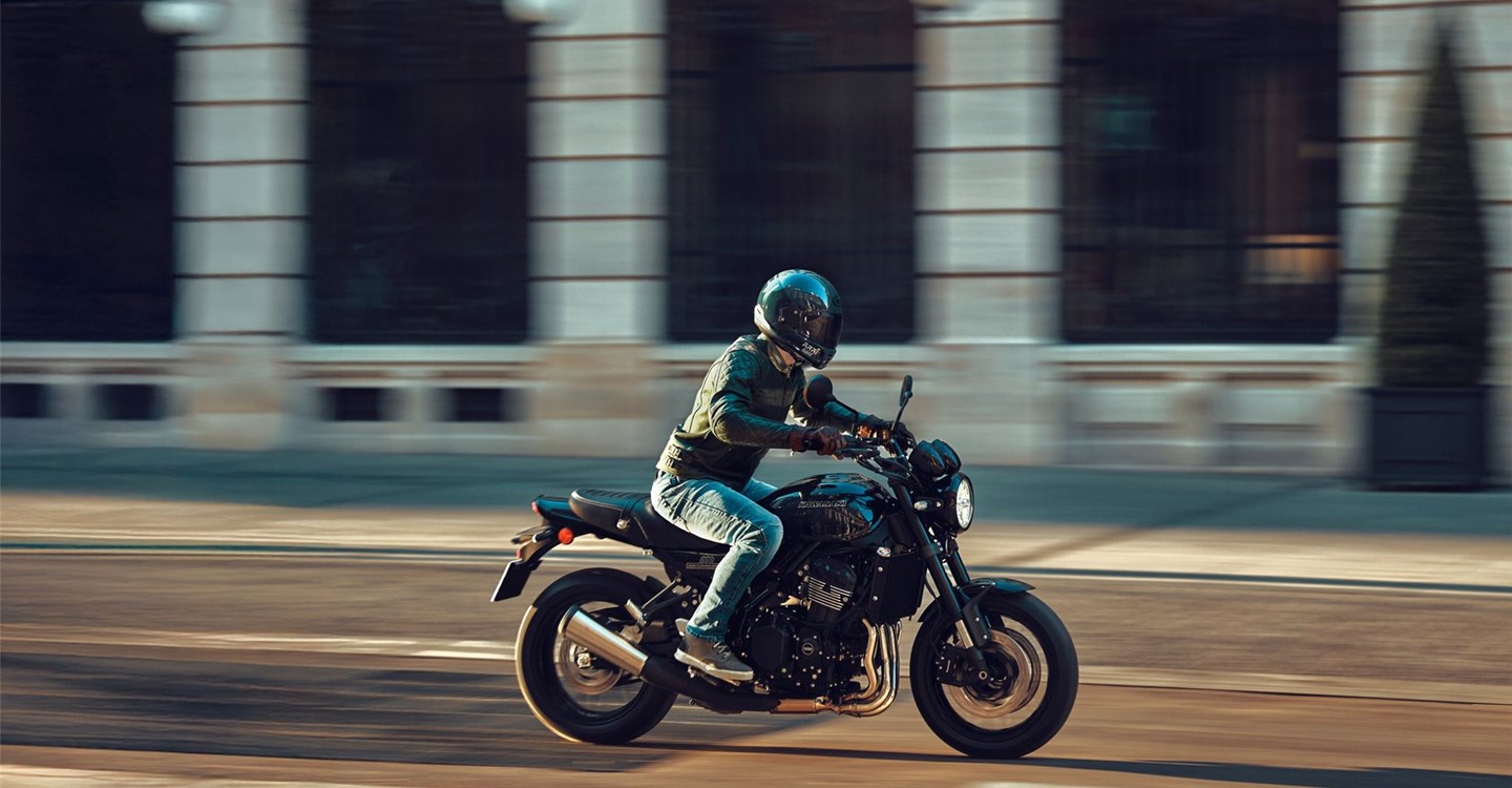 Kawasaki Z900 RS Black Ball Edition