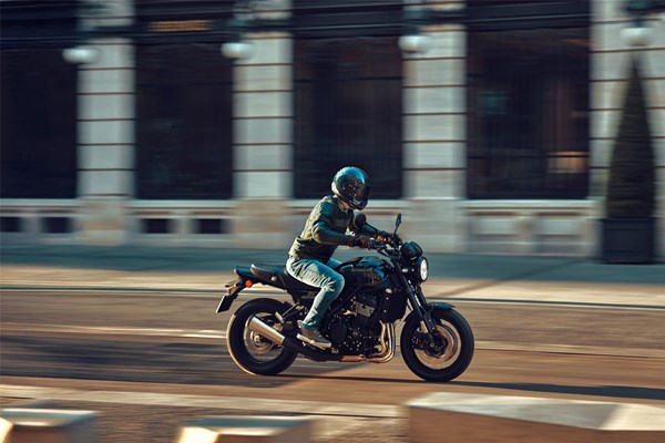 Kawasaki Z900 RS Black Ball Edition () - Bild 2