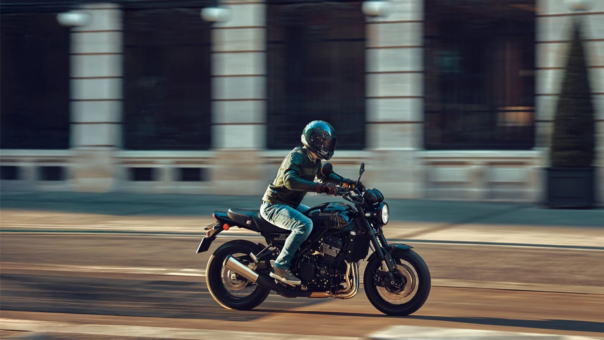 Kawasaki Z900 RS Black Ball Edition Bild 2: Kawasaki Z900 RS Black Ball Edition