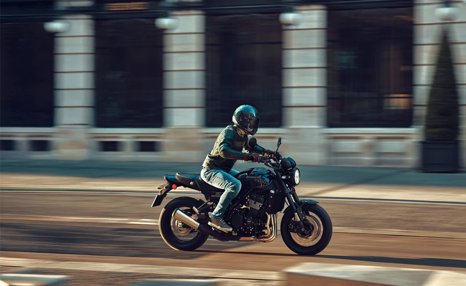 Kawasaki Z900 RS Black Ball Edition Bild 2: Kawasaki Z900 RS Black Ball Edition