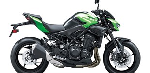 Honda CB650R E-Clutch 2025 vs Kawasaki Z900 70kW 2026