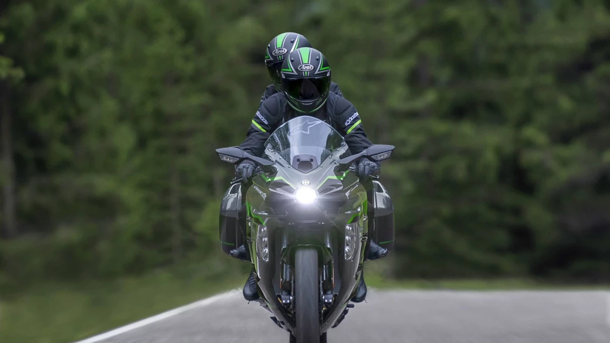 Kawasaki Ninja H2 SX SE Bild 2: Kawasaki Ninja H2 SX SE