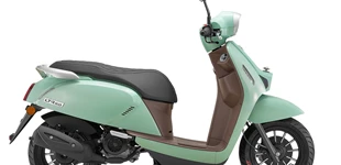 Piaggio MP3 530 HPE Exclusive 2023 vs QJ Motor LTR 50 2026