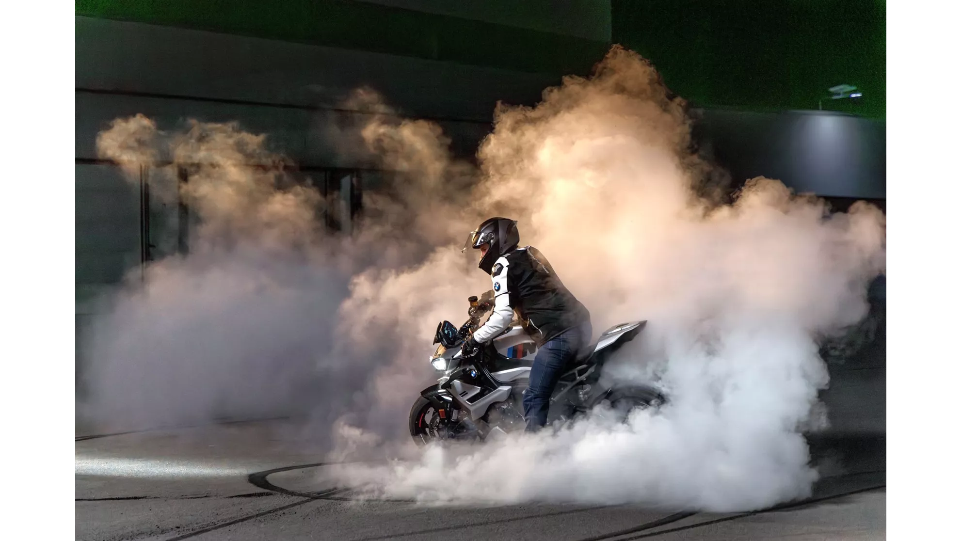 BMW M 1000 R - Obrázek 1 BMW M 1000 R - Obrázek 1