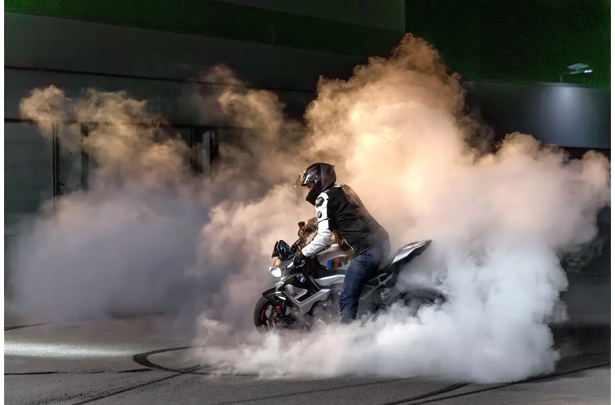 BMW M 1000 R BMW M 1000 R