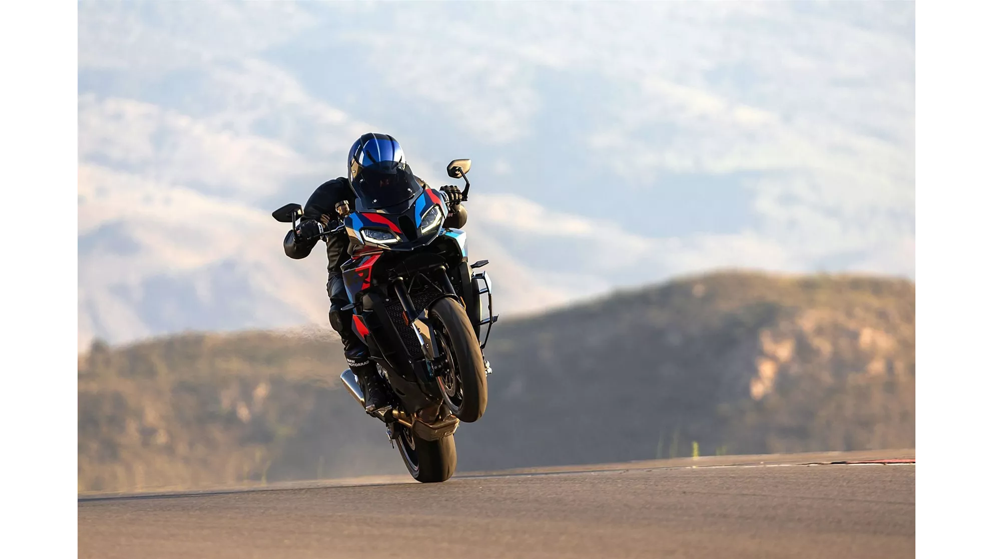 BMW M 1000 XR - Resim 3 BMW M 1000 XR - Resim 3