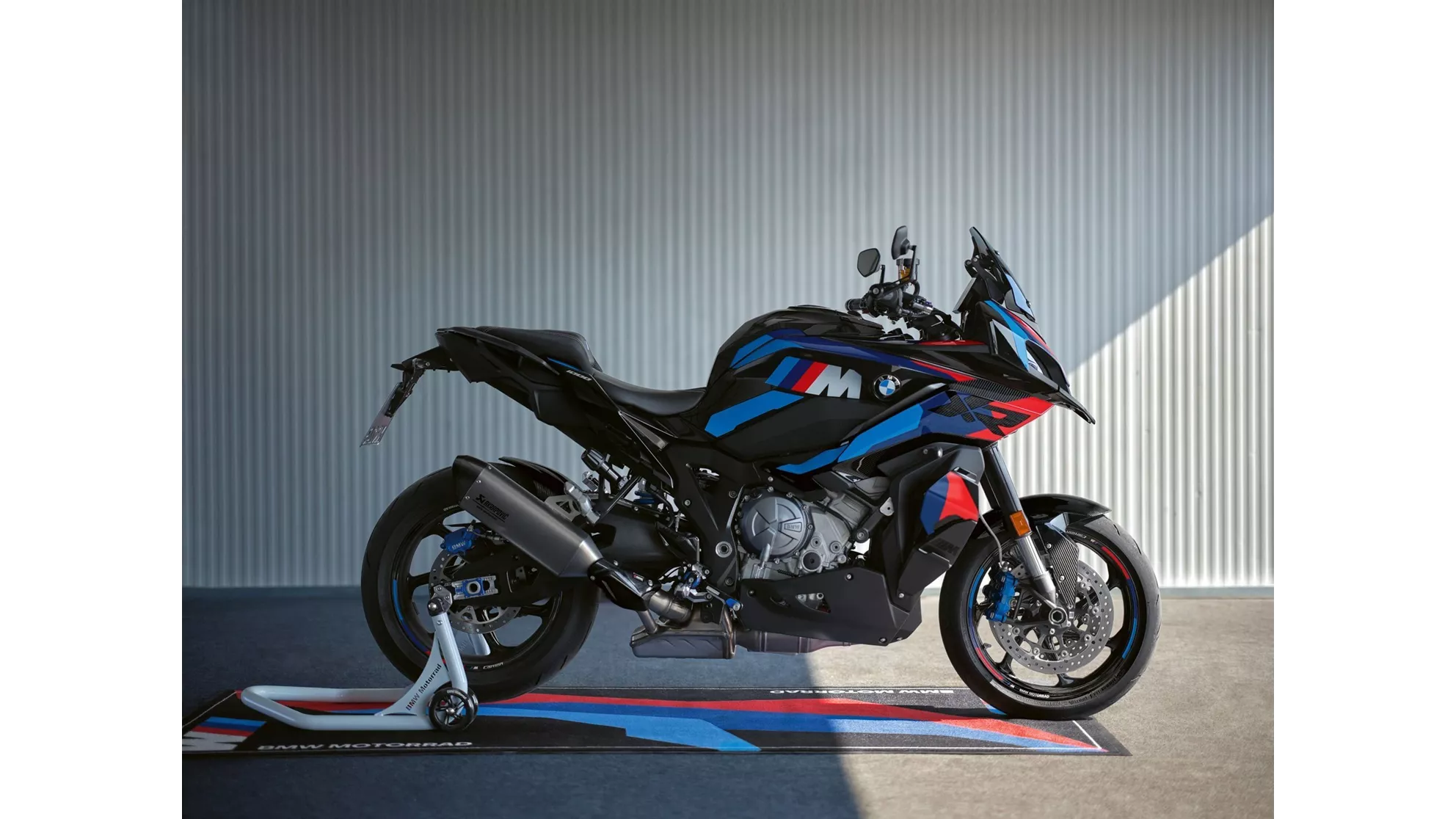 BMW M 1000 XR - Resim 11 BMW M 1000 XR - Resim 11