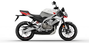 KTM 390 Duke 2025 vs Aprilia Tuono 457 2026
