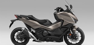 Honda Forza 750 2027 vs Vespa GTS 300 hpe Super Tech 2021