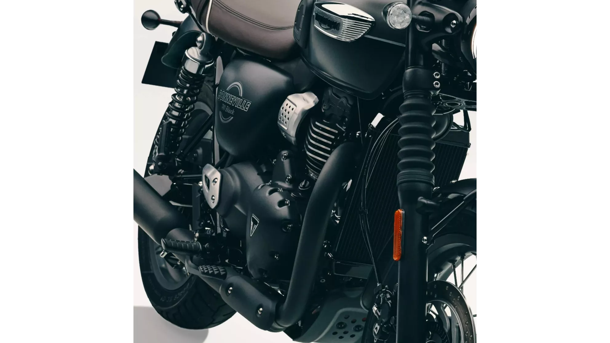 Triumph Bonneville T40 Black - Slika 18 Triumph Bonneville T40 Black - Slika 18