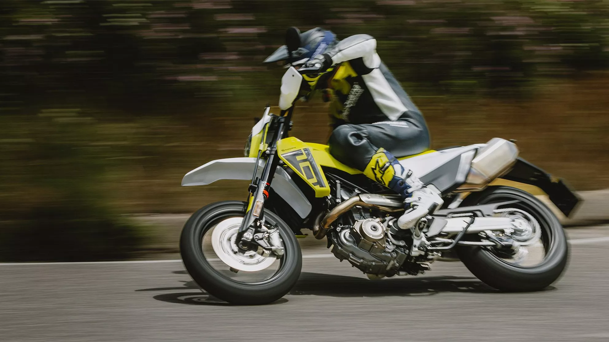 Husqvarna 701 Supermoto - Slika 4 Husqvarna 701 Supermoto - Slika 4