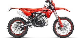 Beta Xtrainer 300 2022 vs Beta Xtrainer 300 2027