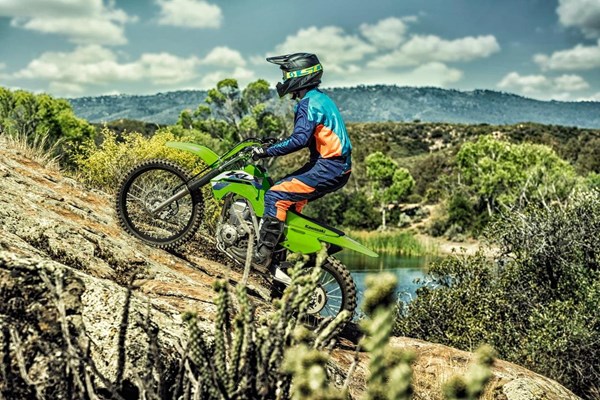 Kawasaki KLX140R F () - Bild 2