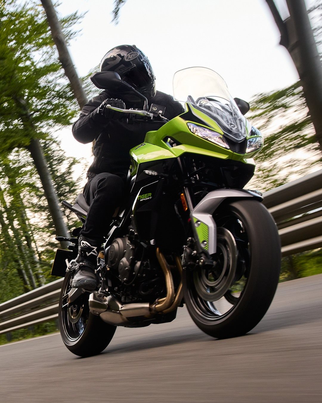 Vorschaubild für Post - Die Tiger Sport 660 kommt dieses Jahr mit noch mehr Serienausstattung - neu dabei: 

1️⃣ Tempomat
2️⃣ Optimiertes Kurven-ABS
3️⃣ Quickshifter
4️⃣ Fahrmodus "Sport"
5️⃣ My Triumph Konnektivitätsmodul

Buche jetzt deine Probefahrt und erlebe die neuen Features live!

#triumph #fortheride #motorcycle #tigersport660