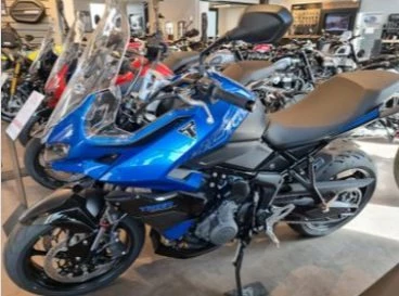 Vorschaubild für Post - 🚦 Letzte Chance in dieser Saison: unsere Triumph-Modelle im Kurvenausklang 2025. Hier findest du dein Bike: https://home.mobile.de/LUEBKEMANN-BENTHE#des_436455544