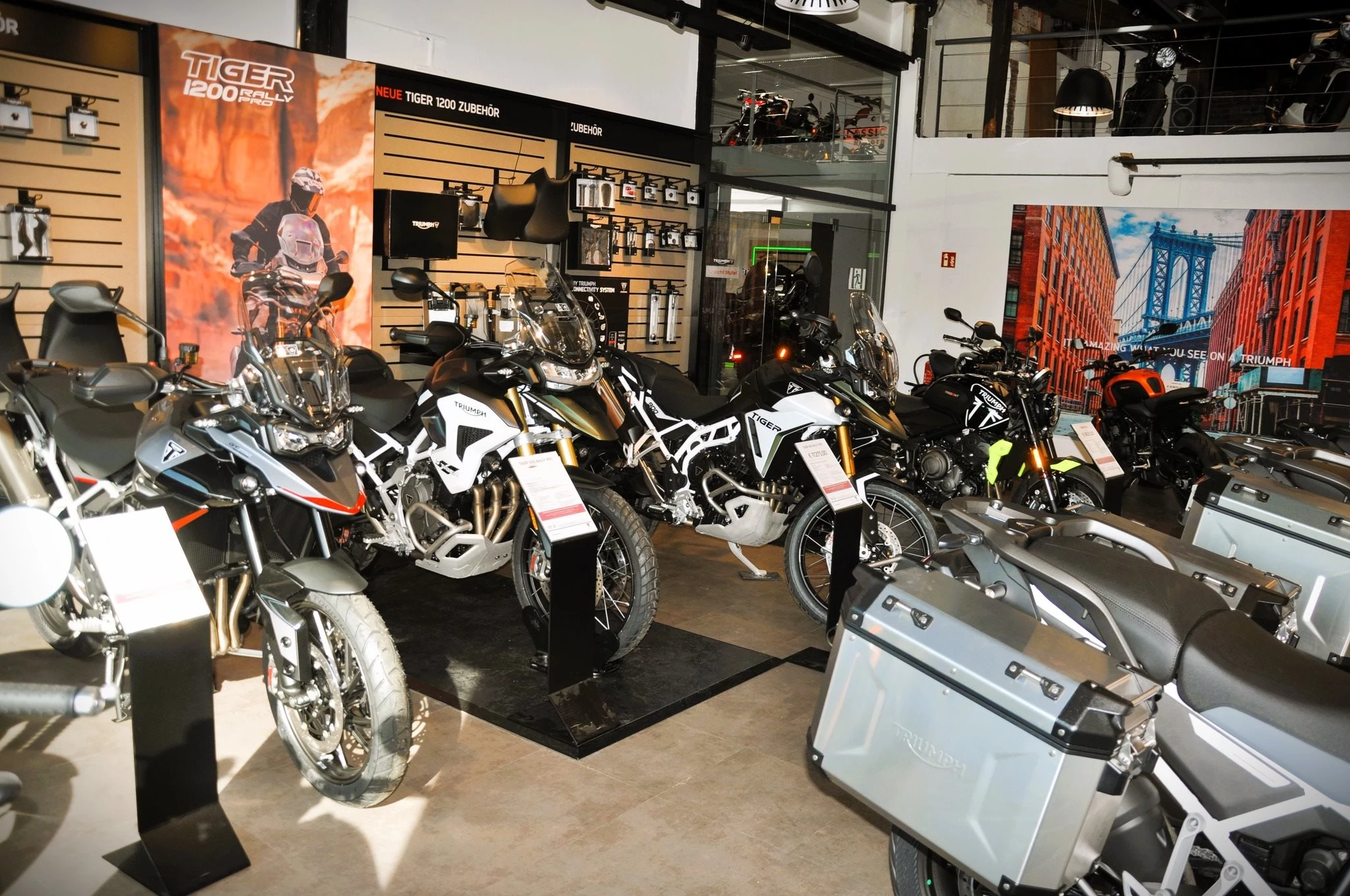 Vorschaubild für Post - Draußen kalt, drinnen heiß: Unsere Bikes glänzen auch im Dezember wie frisch aus dem Adventskalender! 🎁🔥

Kommt vorbei, träumt euch warm und sucht euch schon jetzt euer Bike für 2026 aus.
 Schöne Adventszeit! ✨
#luebkemannundsievers