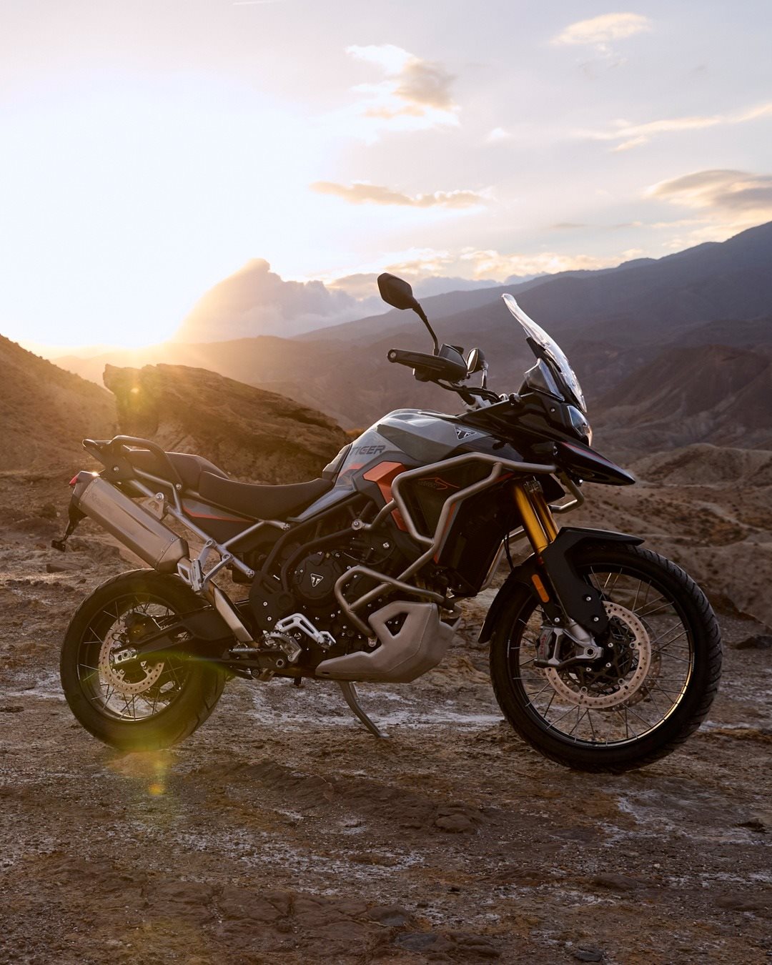 Vorschaubild für Post - Abgestimmt auf den anspruchsvollen Geländeeinsatz - mit Drehmoment, Traktion und Präzision für kompromisslosen Adventure-Fahrspaß.
Die neue Tiger 900 Desert Edition ist ab sofort bei uns bestellbar!

#triumph #triumphmotorcycles #tiger900