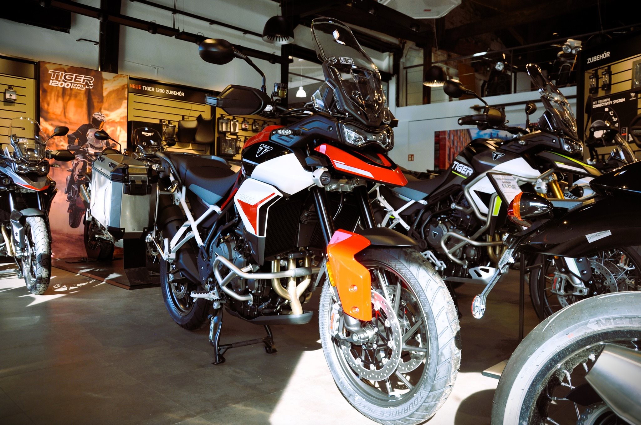 Vorschaubild für Post - Manche Träume stehen bereits im Showroom. Andere warten noch darauf, von dir entdeckt zu werden. ✨🏍️ Entdecke jetzt unsere aktuellen Triumph-Angebote und finde das Motorrad, das perfekt zu dir passt. 👉 https://www.triumph-bremen.de/de

#luebkemannundsievers #triumphbremen