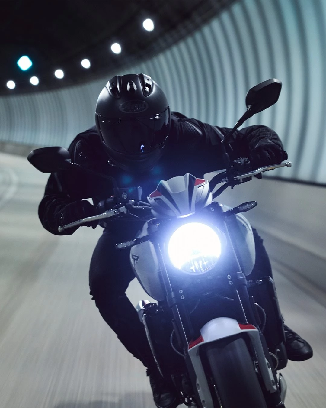 Vorschaubild für Post - Erlebe packende Dreizylinder-Performance, bei der jede Fahrt einfach nur Spaß macht. 🔥⁣
⁣
Die Trident 800 kommt im Frühjahr zu uns und ist jetzt schon vorbestellbar!
#triumph #triumphmotorcycles #trident800