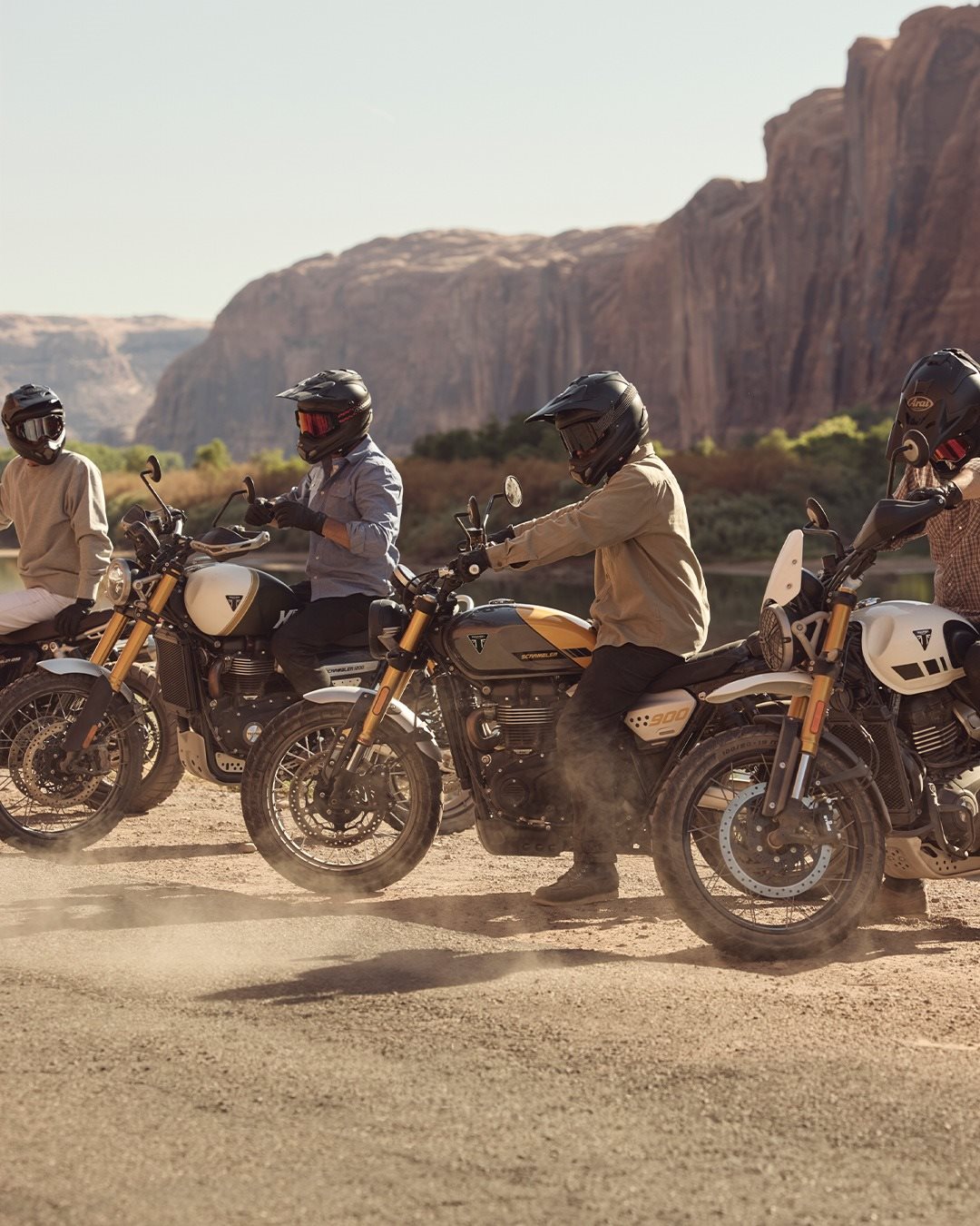 Vorschaubild für Post - Die Scrambler-Familie ist gewachsen! 

🖤 Die neue Scrambler 1200 XE: Starker 1200er Twin mit ordentlich Punch fürs Gelände.
💛 Die neue Scrambler 900: Urbaner, kerniger Flair.
🤍 Die Scrambler 400 X: A2-tauglicher Spaß auf Asphalt und Offroad.

Welche ist dein Favorit?
#triumph #triumphmotorcycles #scrambler