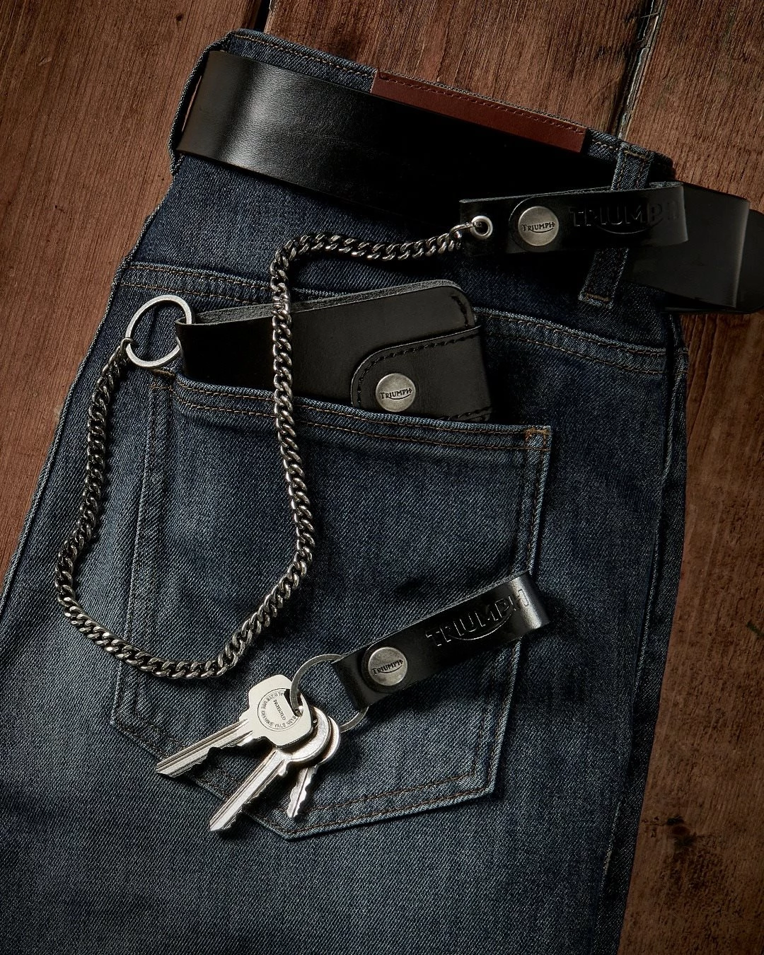 Vorschaubild für Post - Plötzlich wieder Weihnachten und noch kein Geschenke? 🎁
Komm vorbei und entdecke große und kleine Freuden für Triumph-Fans!

Bis 24.12.2025 profitierst du außerdem noch von unseren Black Weeks Deals. 🔥 Wir freuen uns auf dich!

#triumph #triumphmotorcycles #blackweeks