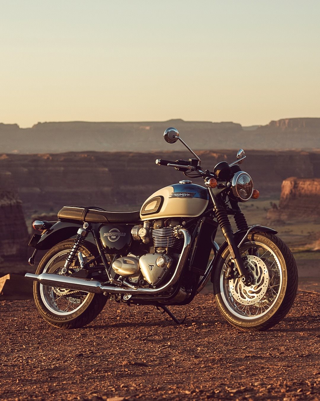 Vorschaubild für Post - Die unverkennbare Bonneville T120 ist in neuer Auflage wieder da - jetzt auch dank Umrüst-Kit A2-kompatibel! 

Freu dich über modernste Technik in traditionellem Look und lerne diese Schönheit bei uns im Showroom kennen. 
#triumph #triumphmotorcycles #t120