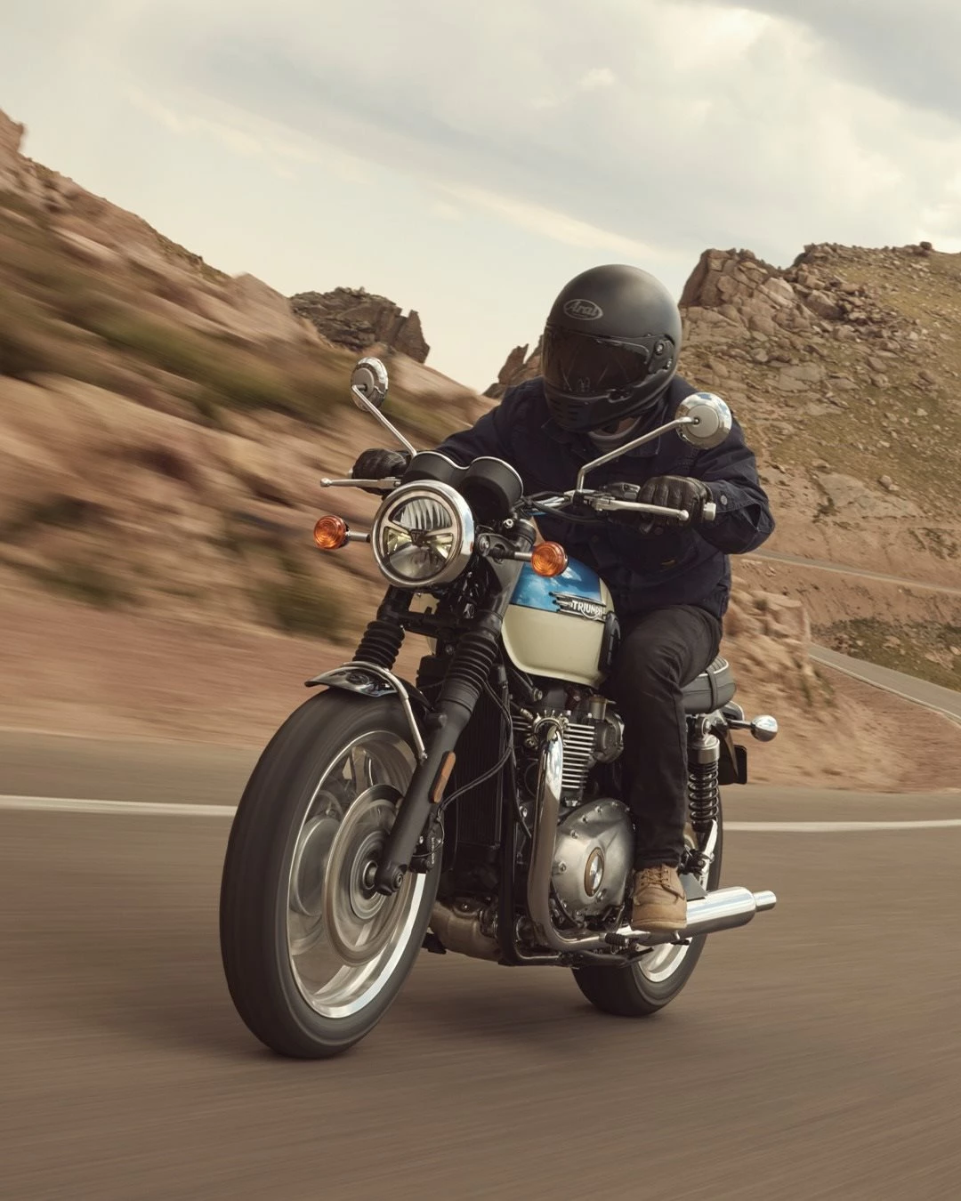 Vorschaubild für Post - Wer auf moderne Klassiker steht, kommt um dieses Bike nicht herum: Die Bonneville T120 ist in neuer Auflage zurück!

Jetzt zum Start in die neue Saison bei uns bestellbar.
#triumph #triumphmotorcycles #bonneville #t120